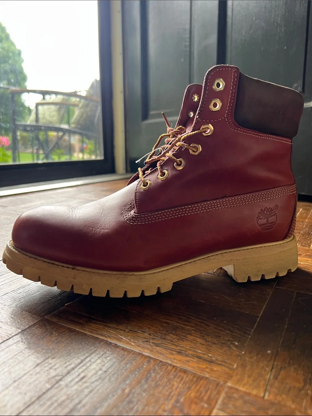 Timberlands burnt red / rust red